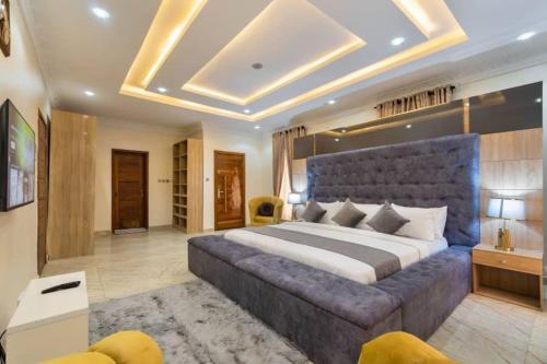 DY Gold Apartment in Olowora