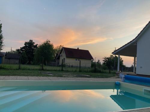 Tiszaháló Apartman Ház (Tiszahalo Apartman Haz) in Kiskore