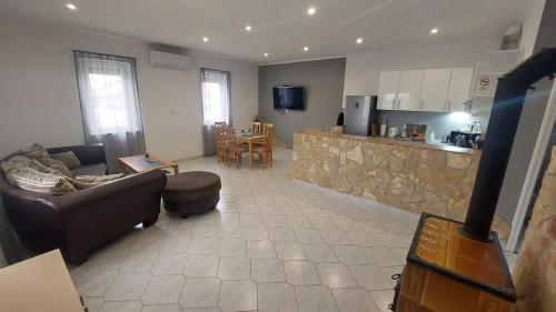Tiszaháló Apartman Ház (Tiszahalo Apartman Haz) in Kiskore