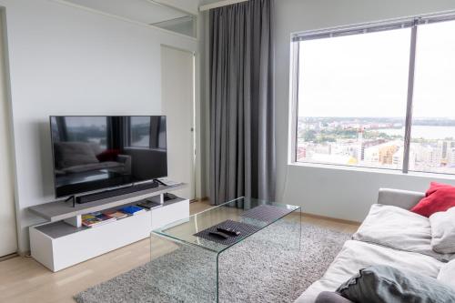 18th Floor Helsinki High Point 1 BDR Apartment with City View - Free Garage Parking, Helsinki (photo 5)