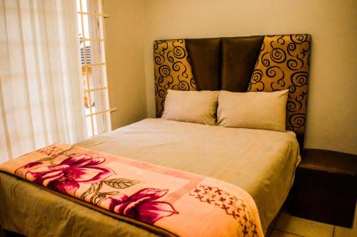 ENTIRE LUXURY APARTMENTS - image 3