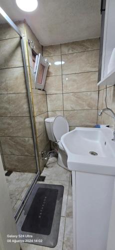 Quadruple Room with Shared Bathroom image 10