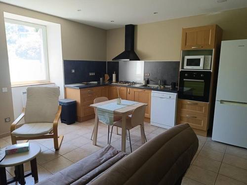 Appartement 2 à 4 personnes (Appartement 2 a 4 personnes) in Antraigues-sur-Volane