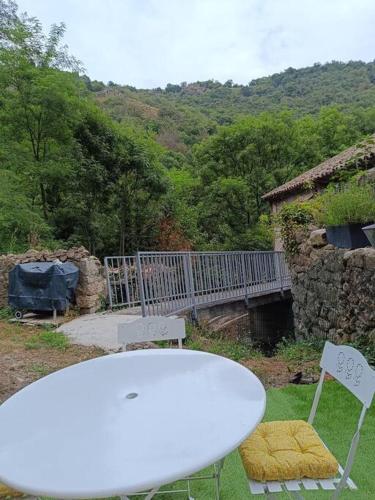 Balkons/terase, Appartement 2 à 4 personnes (Appartement 2 a 4 personnes) in Antraigues-sur-Volane