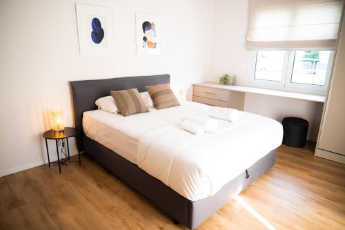 Two-Bedroom Deluxe Apartment room in Urban Comfort 2 bdrm next to Metro