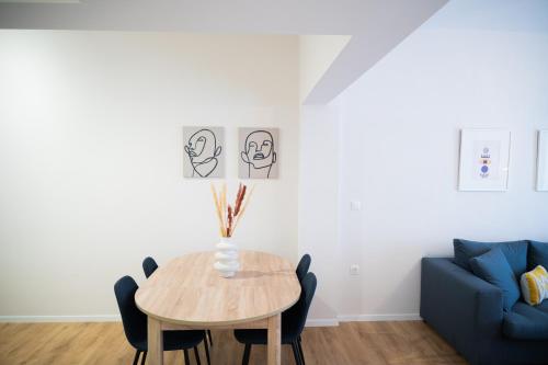 Two-Bedroom Deluxe Apartment image 1
