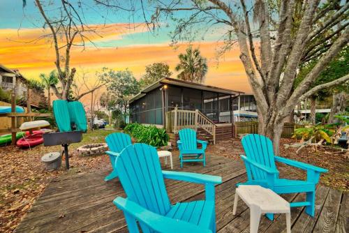 Mermaid Cove - Waterfront Home with Paddlecraft Direct Weeki Wachee River Access in Weeki Wachee, Vereinigte Staaten von Amerika