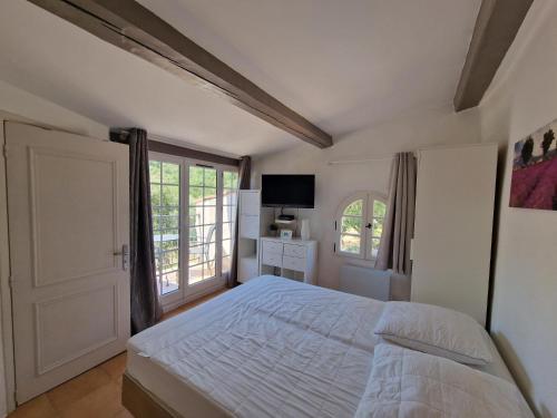 2 twin beds, 1 sofa bed