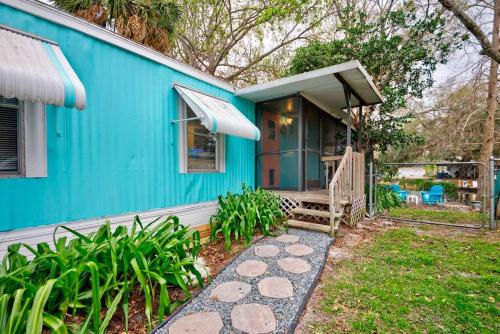 Mermaid Cove - Waterfront Home with Paddlecraft Direct Weeki Wachee River Access in Weeki Wachee (FL)