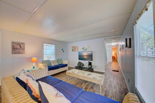 Mermaid Cove - Waterfront Home with Paddlecraft Direct Weeki Wachee River Access in Weeki Wachee (FL)