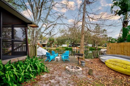 Mermaid Cove - Waterfront Home with Paddlecraft Direct Weeki Wachee River Access in Weeki Wachee (FL)