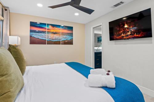 Waterfront Oasis Escape with 7 Seats Hot Tub! in Sunrise, USA