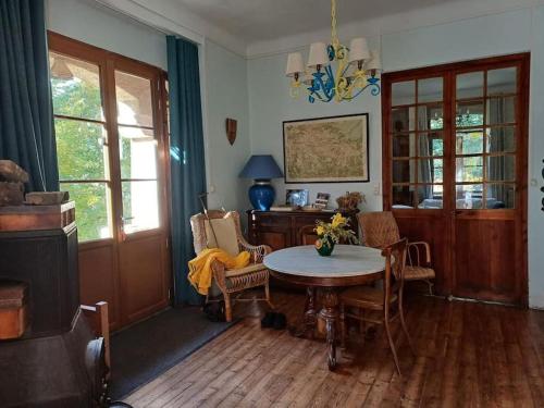 La Chaumière, Formule maison entière (La Chaumiere, Formule maison entiere) in Colmars