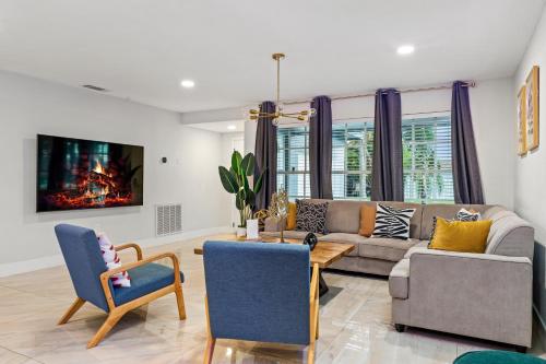 Facilities, Waterfront Oasis Escape with 7 Seats Hot Tub! in Sunrise