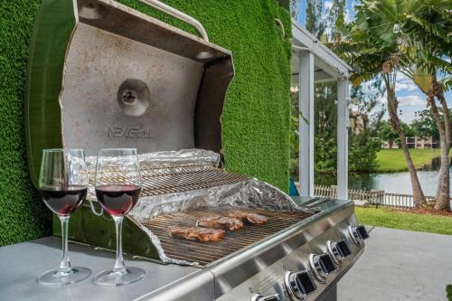 Facilities, Waterfront Oasis Escape with 7 Seats Hot Tub! in Sunrise