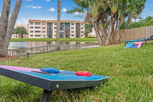 Recreational facilities, Waterfront Oasis Escape with 7 Seats Hot Tub! in Sunrise