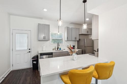 Alto Q8 I Luxurious & Spacious I Free Parking in Clarksville, USA