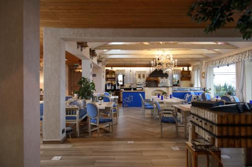 Ресторан, Hotel Golden Key, 4 Stars Superior in Нітра