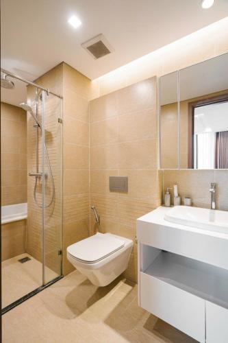 One-Bedroom Deluxe Apartment image 1