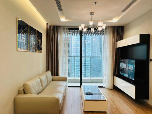 One-Bedroom Deluxe Apartment image 9