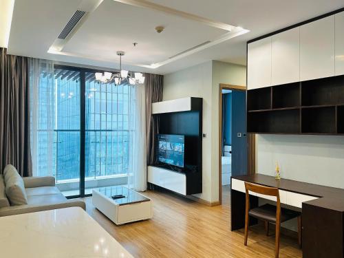 One-Bedroom Deluxe Apartment image 10