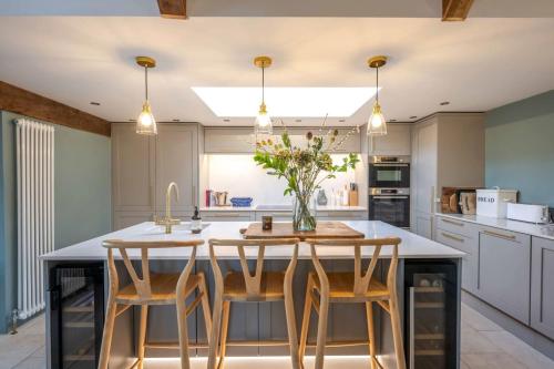 Super Host Large Luxury Cottage South Downs Park in Lodsworth