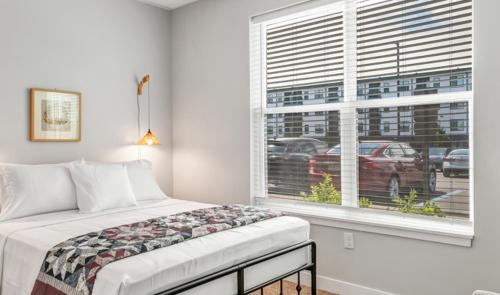 Bold 1164 I Parking I Pool I Gym I Parking