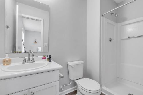 Cb 974-301 Fayetteville Oasis I Modern, Comfy in Fort Bragg, USA