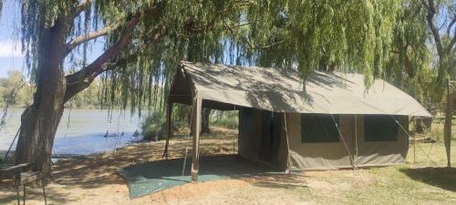 Riverbend Camp - Panache Family Tent with Private Ablution in Kristiana