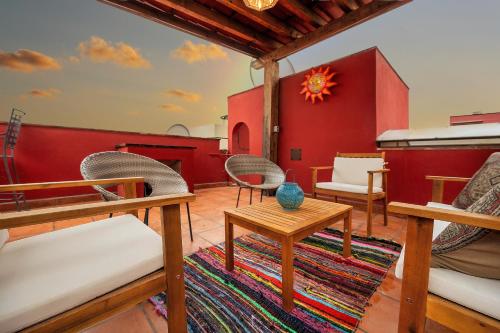 Eclectic Gem Near Centro King Beds and Rooftop Deck in San Miguel de Allende, Mexico