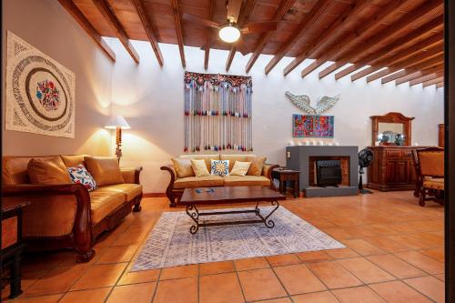 Eclectic Gem Near Centro King Beds and Rooftop Deck in San Miguel de Allende, Mexico