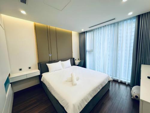 Three-Bedroom Deluxe Apartment image 2