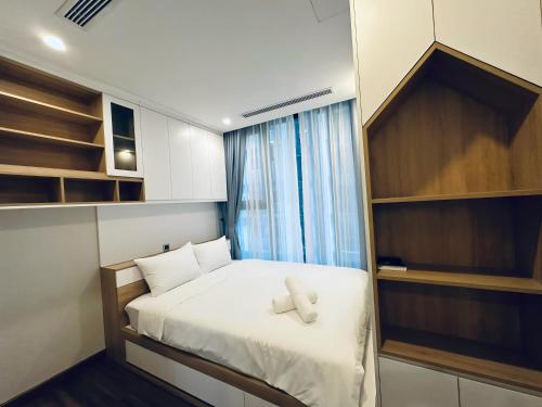 Three-Bedroom Deluxe Apartment image 9