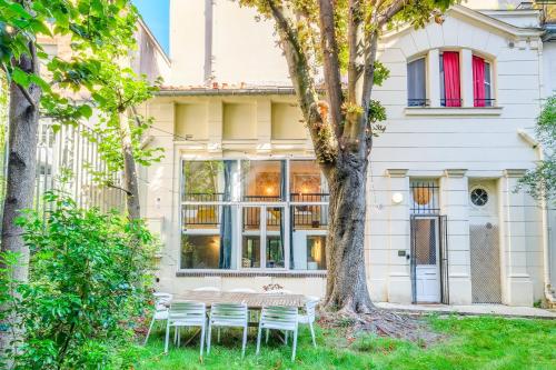 MONTMARTRE Sacré-Coeur, appartement jardin 6 à 8P, París