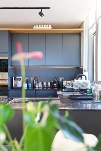 Summit on Quarter - image 7