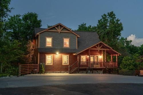 Andrea Bear Great Location Indoor Pool Theater in Pigeon Forge, USA
