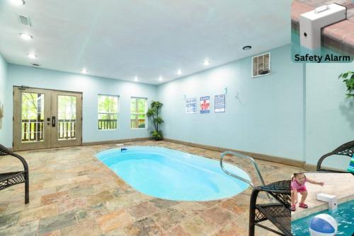 Andrea Bear Great Location Indoor Pool Theater in Pigeon Forge, USA