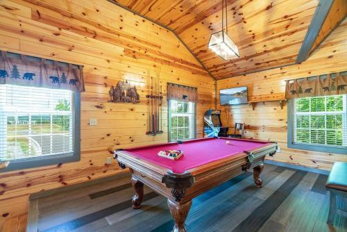 Andrea Bear Great Location Indoor Pool Theater in Pigeon Forge, USA