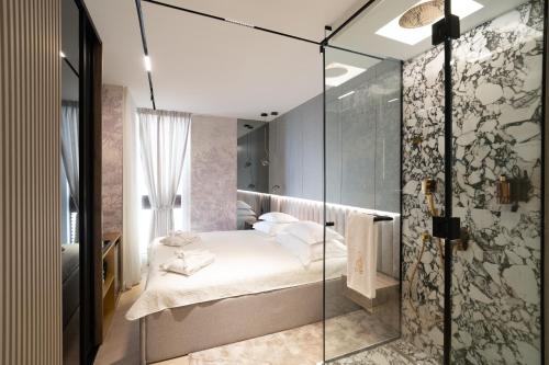 Deluxe Double Room with Side Sea View