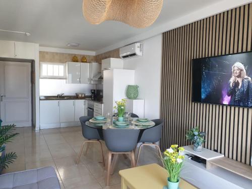 Sunny Corner, delux apartment vista mar and pool 4