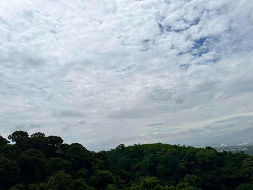 Lovely mountains Views Exc Poas exploring HQ 20 min airport