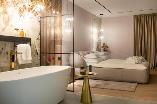 Deluxe Double Room with Bath