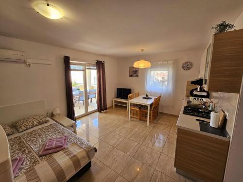 virtuve, Apartments Cikac II - modern apartments by the beach in Kolan