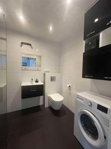 Vannituba, Apartament Andrea z balkonem in Olesnica