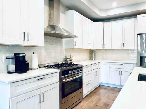 3BDR Penthouse with Rooftop TV Monument View and Parking in Washington, USA