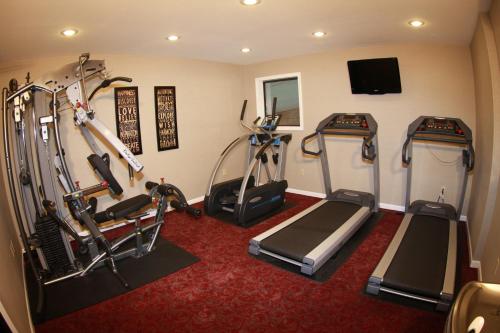 centru de fitness, Budget Host Inn & Suites in St. Ignace (MI)