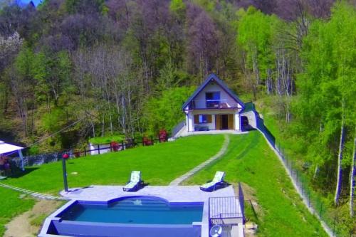 Casa a punta Casetta nel bosco, meravigliosa vista lago gîte à louer Stazzona