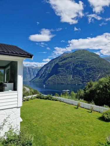 Fjellhagen - Geirangerfjord view in Hellesylt