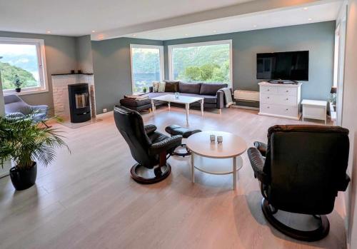 Fjellhagen - Geirangerfjord view in Hellesylt