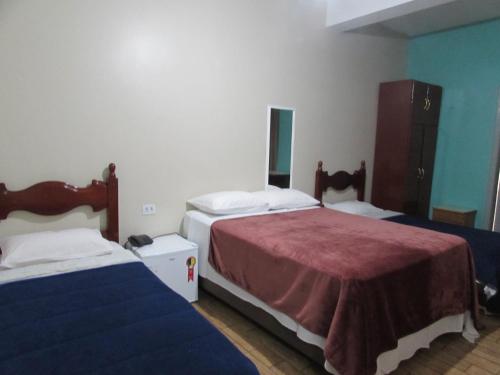 4 twin beds